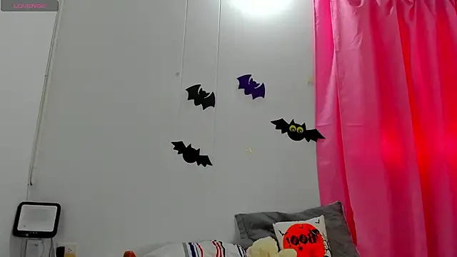 Snapshot of Natasha_by chatting on 10.10.25 Natasha by online show from 10.10.25