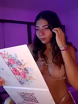 Snapshot of Carlacutte chatting on 02.04.25 Carlacutte online show from 02.04.25