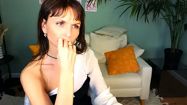 Snapshot of Elizabe_th chatting on 01.20.25 Elizabe th online show from 01.20.25