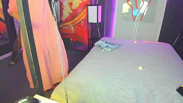 Snapshot of Elizabe_th chatting on 02.18.25 Elizabe th online show from 02.18.25