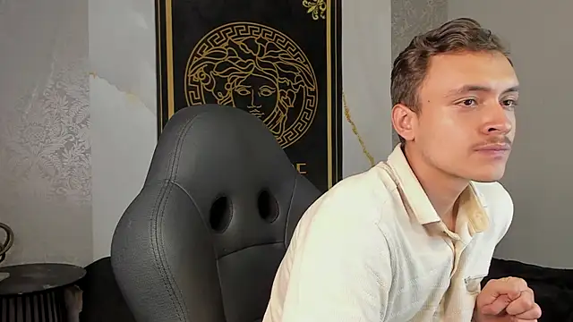 Desmon Clark online show from 01.03.25