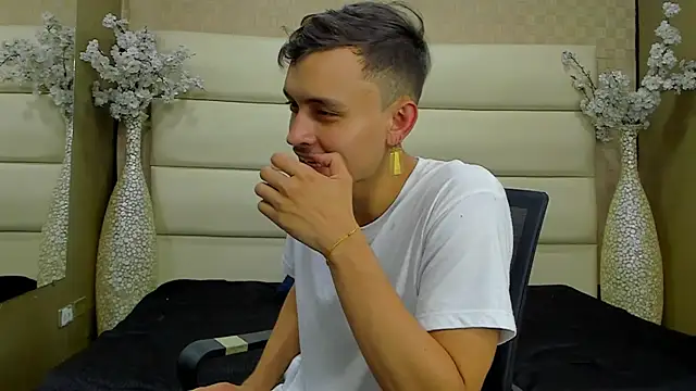 Desmon Clark online show from 02.15.25