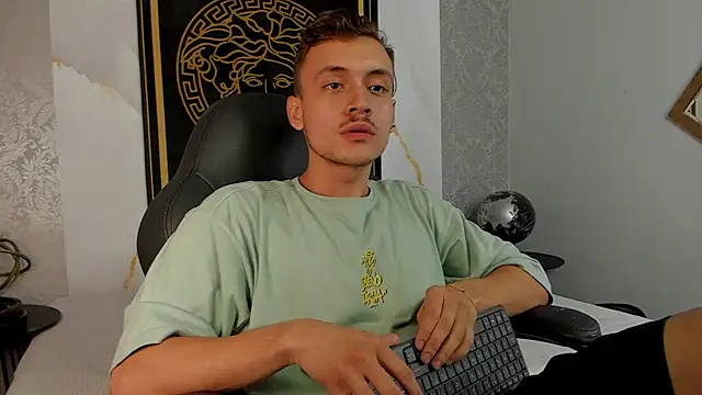 Desmon Clark online show from 02.27.25