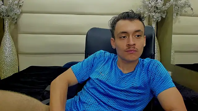 Desmon Clark online show from 03.11.25