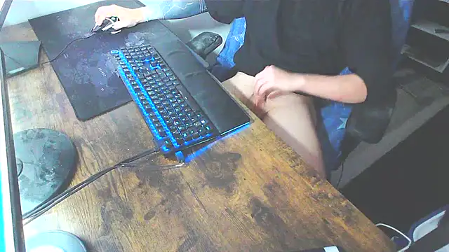 Snapshot of WouldLovetoFuckYou666 chatting on 11.30.25 WouldLovetoFuckYou666 online show from 11.30.25