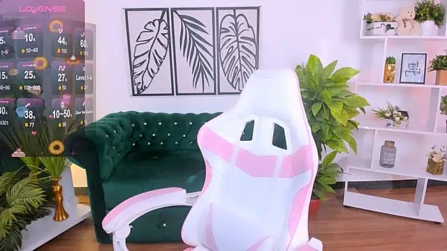 LayriantaVee online show from 02.11.25