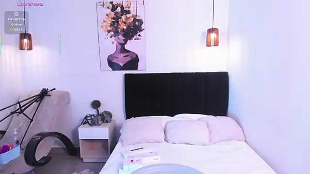 Scarlett  bell online show from 09.24.25