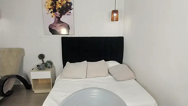 Scarlett  bell online show from 09.30.25