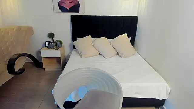 Scarlett  bell online show from 10.09.25