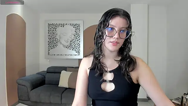 Snapshot of AmberFarrell chatting on 06.04.26 AmberFarrell online show from 06.04.26