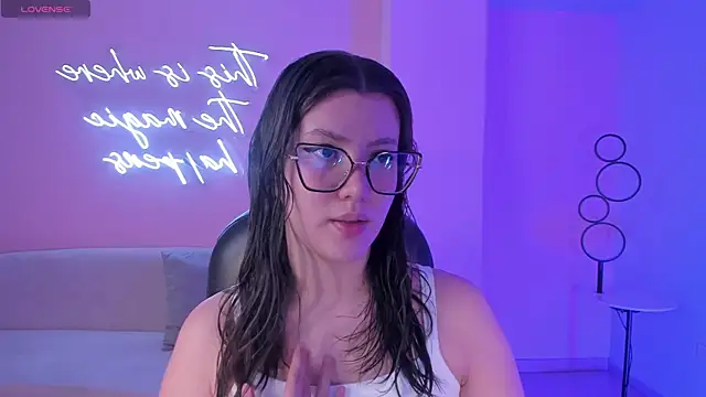 Snapshot of AmberFarrell chatting on 06.20.26 AmberFarrell online show from 06.20.26