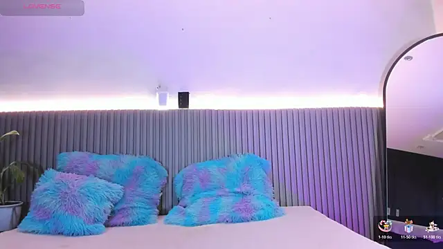 valentina lux online show from 12.20.25