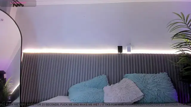 valentina lux online show from 02.25.26