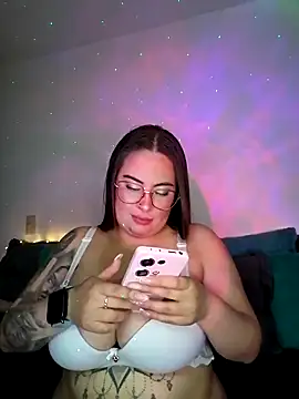 Snapshot of soofy__ chatting on 06.18.26 soofy online show from 06.18.26