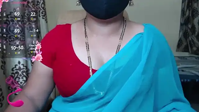 Snapshot of Queen_sakshi chatting on 11.20.25 Queen sakshi online show from 11.20.25