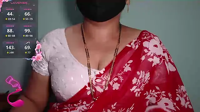 Snapshot of Queen_sakshi chatting on 12.04.25 Queen sakshi online show from 12.04.25