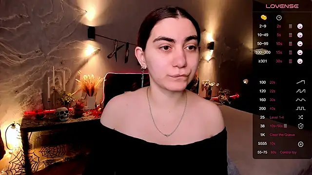 hannacheekss  online show from 10.27.25