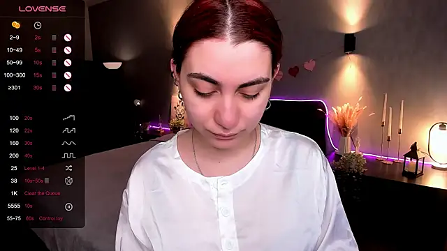 hannacheekss  online show from 04.28.26