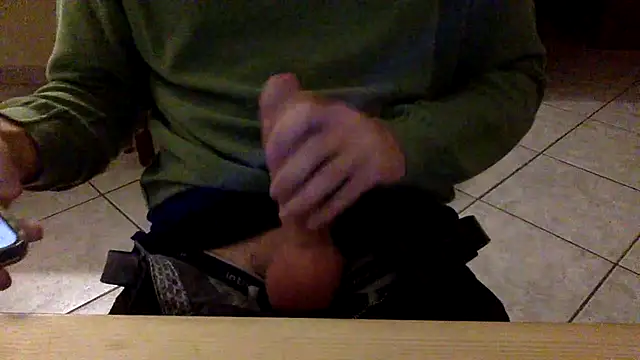 Snapshot of Realita chatting on 10.23.25 Realita online show from 10.23.25