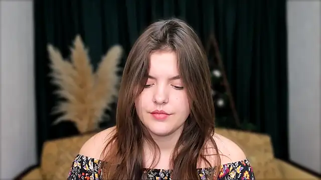 Snapshot of showmeparadise chatting on 02.24.25 showmeparadise online show from 02.24.25