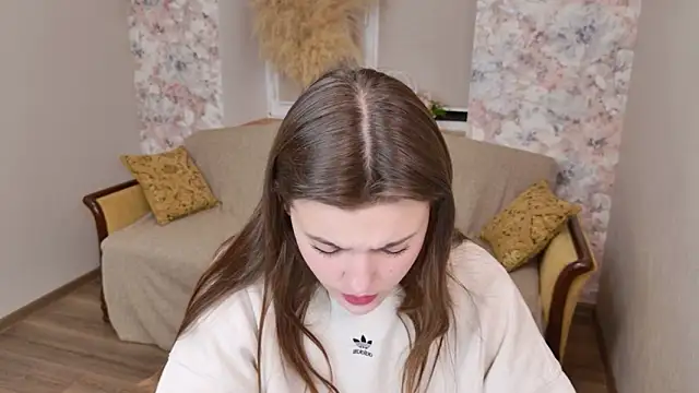 Snapshot of showmeparadise chatting on 11.21.25 showmeparadise online show from 11.21.25