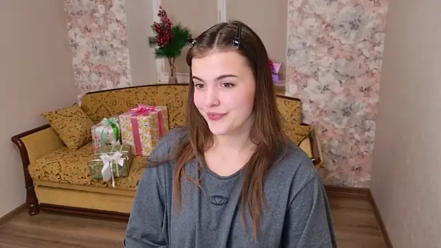 Snapshot of showmeparadise chatting on 12.13.25 showmeparadise online show from 12.13.25