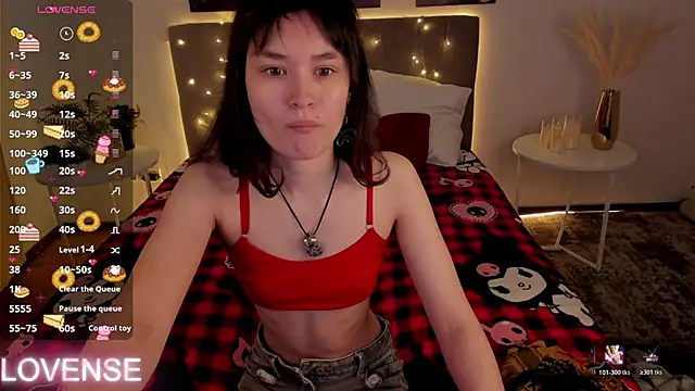 Emily Strikeee online show from 04.15.26