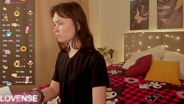 Emily Strikeee online show from 04.20.26