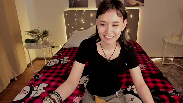 Emily Strikeee online show from 04.27.26