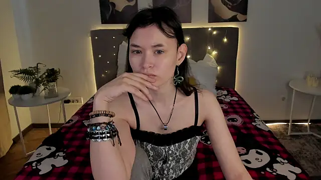 Emily Strikeee online show from 04.29.26