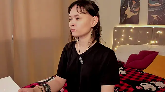 Emily Strikeee online show from 05.05.26
