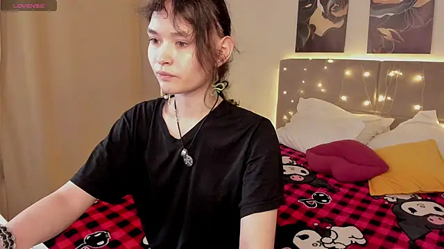 Emily Strikeee online show from 05.06.26