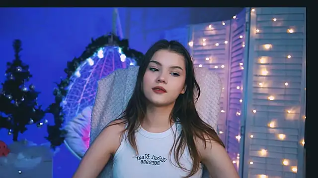 Snapshot of EvaThopson chatting on 12.14.24 EvaThopson online show from 12.14.24