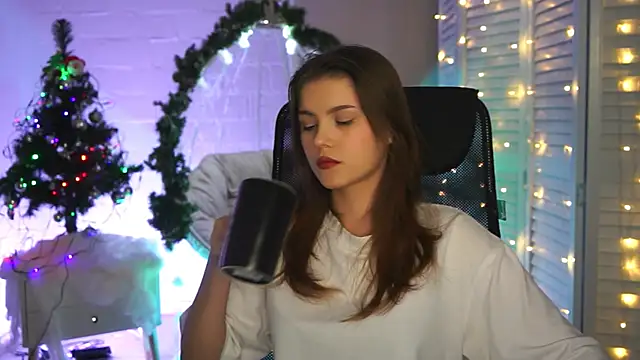 Snapshot of EvaThopson chatting on 12.27.24 EvaThopson online show from 12.27.24