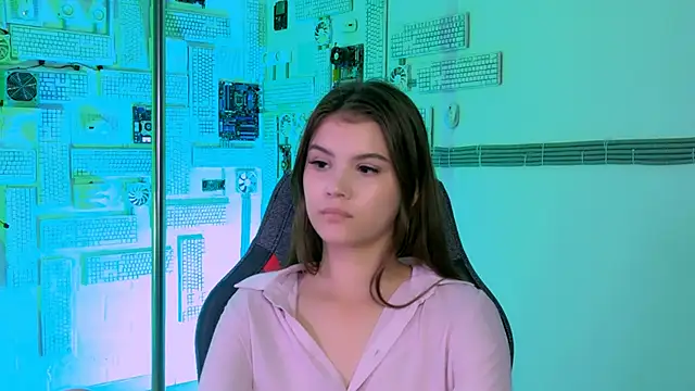 Snapshot of EvaThopson chatting on 09.28.25 EvaThopson online show from 09.28.25