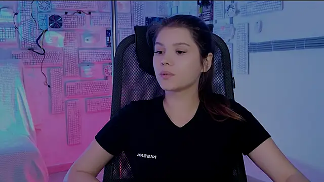 Snapshot of EvaThopson chatting on 11.20.25 EvaThopson online show from 11.20.25