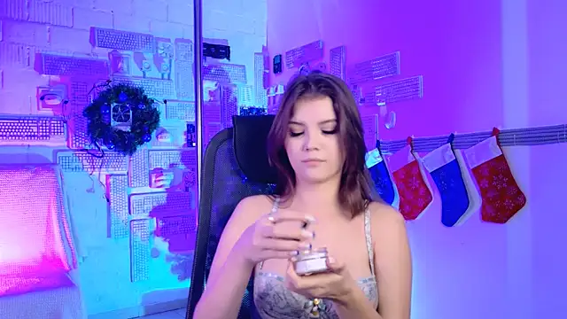 Snapshot of EvaThopson chatting on 12.19.25 EvaThopson online show from 12.19.25