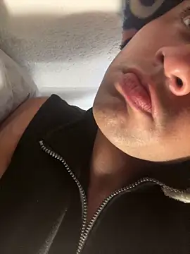 Snapshot of Hxnsovrgon chatting on 01.12.25 Hxnsovrgon online show from 01.12.25