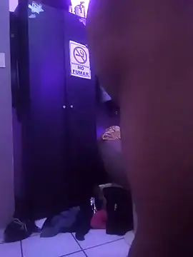 Snapshot of Hxnsovrgon chatting on 11.22.25 Hxnsovrgon online show from 11.22.25