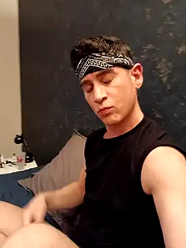 Snapshot of ElyasMatt chatting on 01.14.25 ElyasMatt online show from 01.14.25