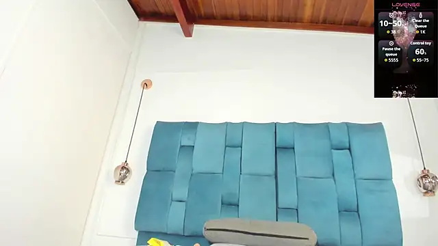 mia  fernandez online show from 12.22.25