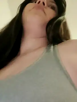 Snapshot of leeya_lee chatting on 02.18.25 leeya lee online show from 02.18.25