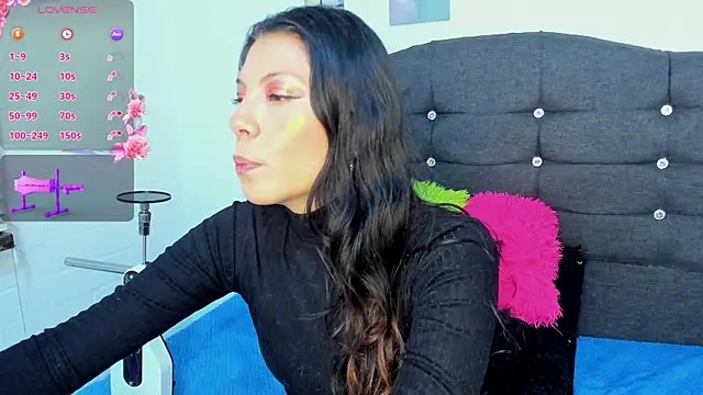 Selenakyle92  online show from 06.16.26