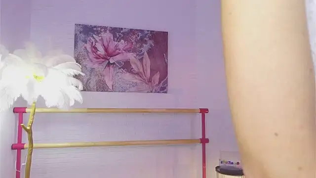 lylylovesyou online show from 12.10.24