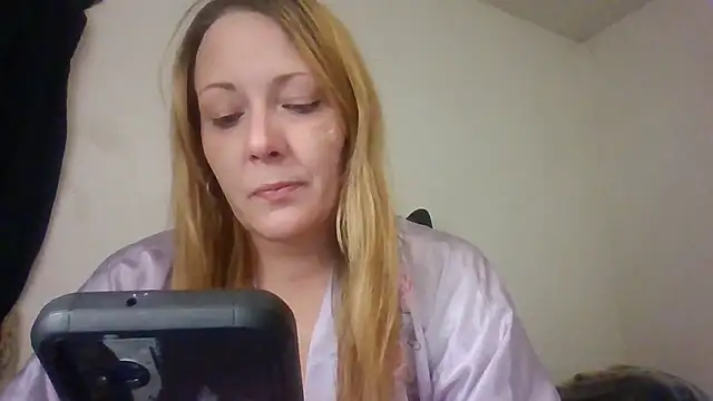 Snapshot of rosequartz chatting on 01.18.26 rosequartz online show from 01.18.26