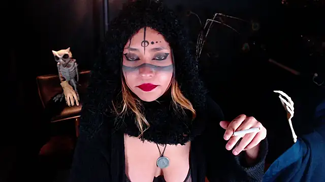 Snapshot of saba_the_courtesan chatting on 10.29.25 saba the courtesan online show from 10.29.25