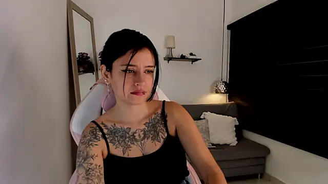 Snapshot of yenny_garcia chatting on 07.16.26 yenny garcia online show from 07.16.26