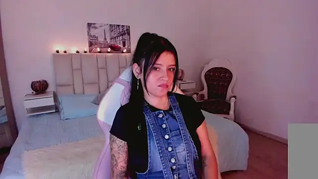 Snapshot of yenny_garcia chatting on 07.23.26 yenny garcia online show from 07.23.26