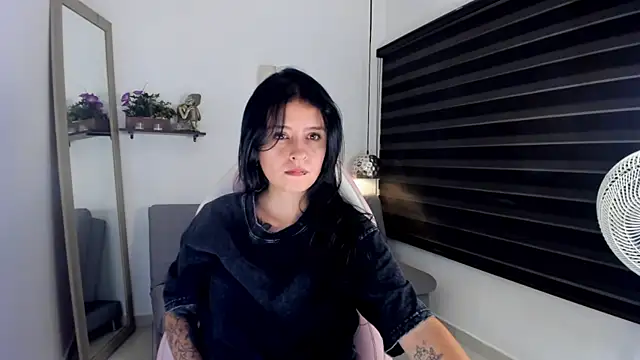 Snapshot of yenny_garcia chatting on 08.01.26 yenny garcia online show from 08.01.26