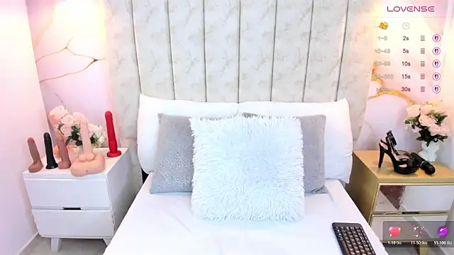 LauraSmith-01 online show from 12.14.25